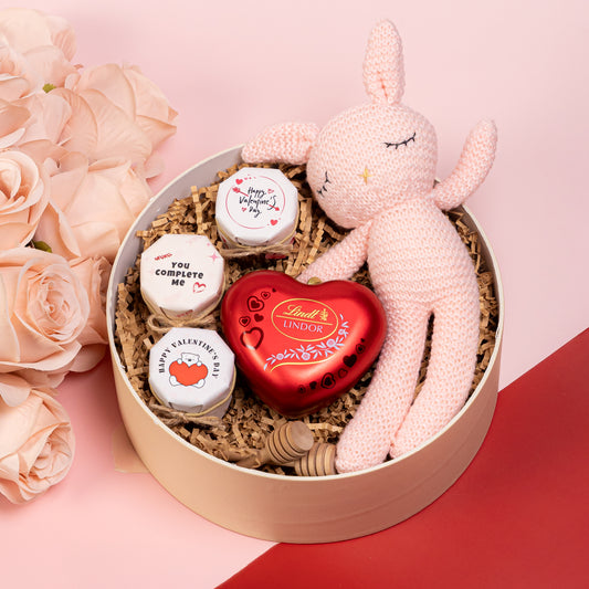 Honey & Sweet Hugs Valentines Hamper (Pink)