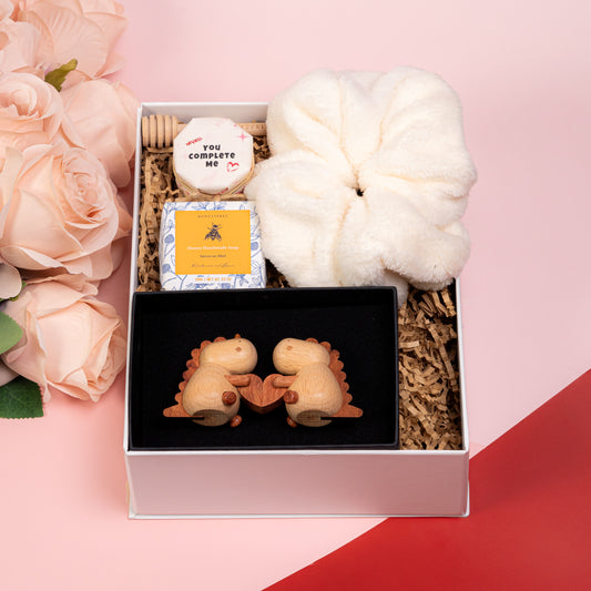 Lover's Retreat Valentines Hamper (White)